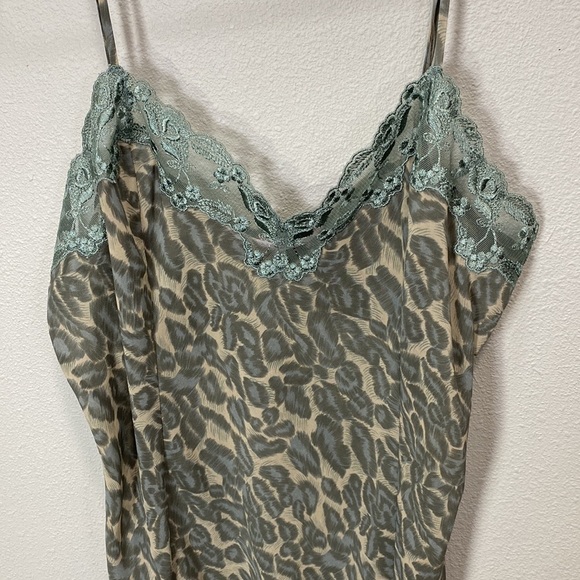 Victoria's Secret chemise green tan animal print - Picture 2 of 8